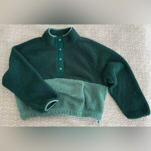 Old Navy 
Long-Sleeve Oversized Two-Tone Sherpa Sweatshirt for Women